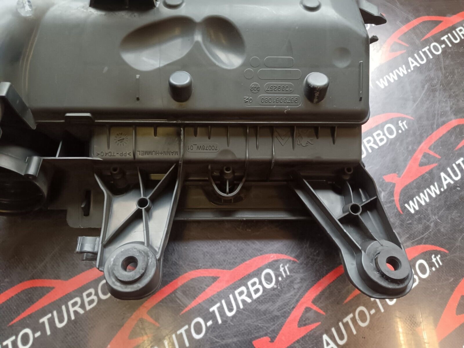 BOITIER FILTRE A AIR PEUGEOT 2008 1.6HDI 110CH REFERENCE: 9673061080