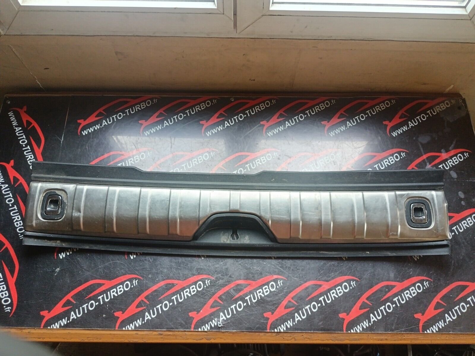 MOULURE COFFRE PEUGEOT 2008 1.6HDI 110CH REFERENCE: 99801438577