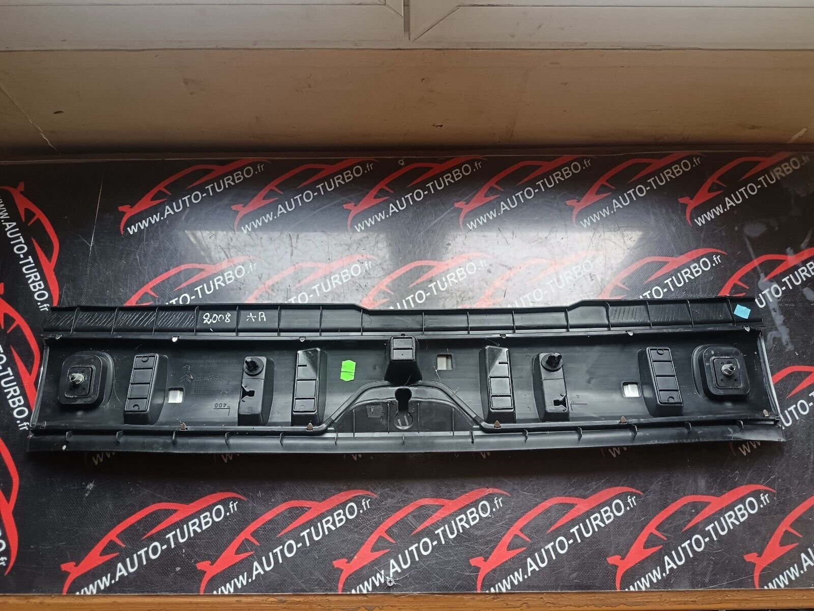 MOULURE COFFRE PEUGEOT 2008 1.6HDI 110CH REFERENCE: 99801438577