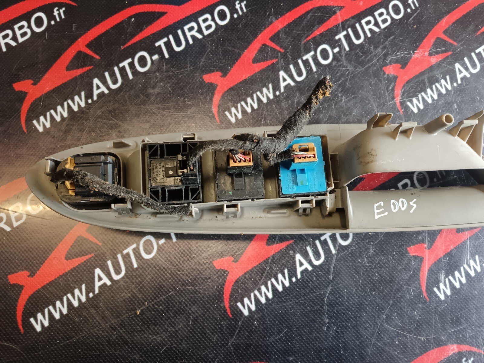 COMMANDE LEVE VITRE VOLKSWAGEN EOS REFERENCE: 1Q0959873B