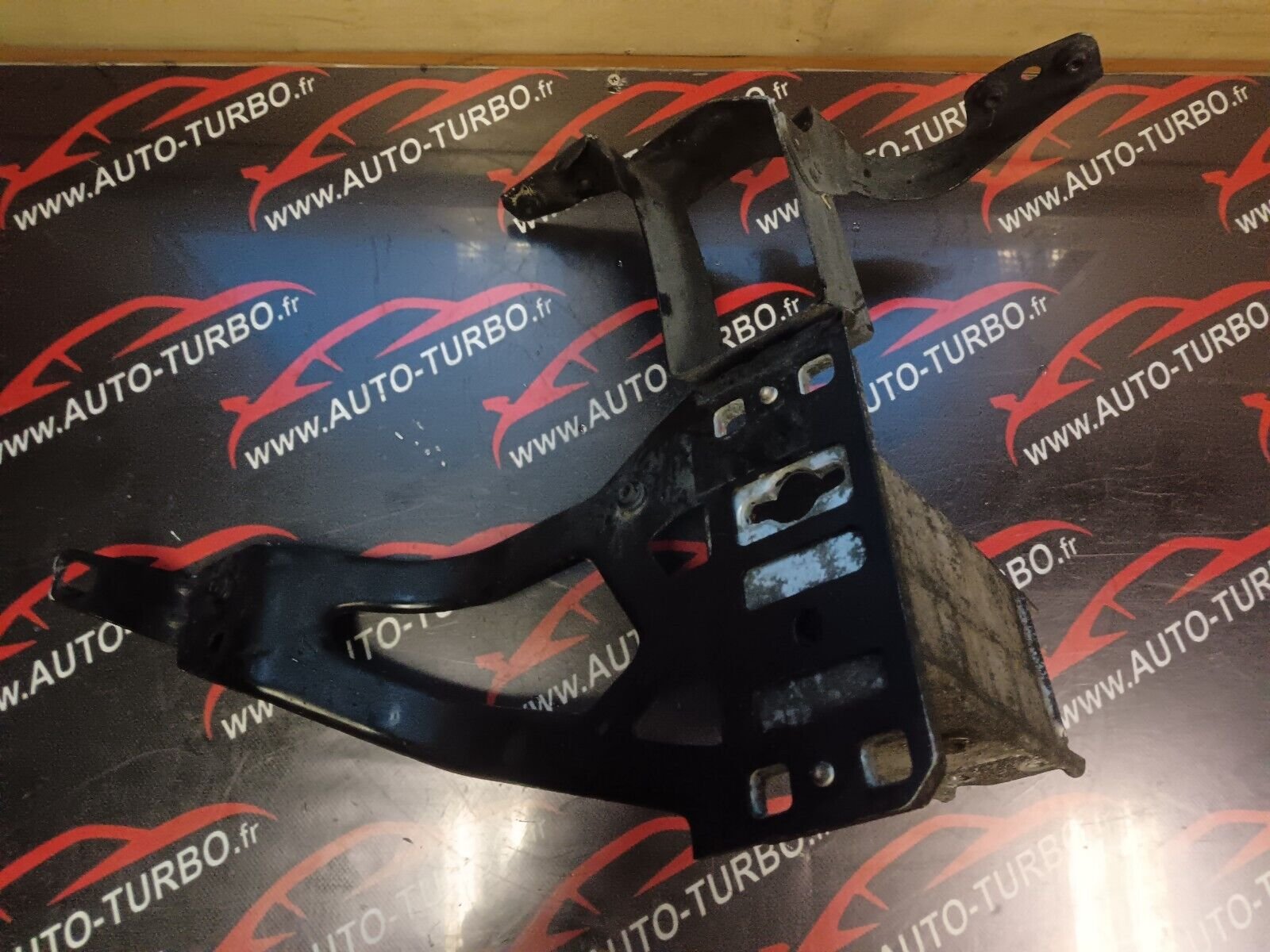 SUPPORT PHARES GAUCHE BMW 525 E60 REFERENCE: 7163483