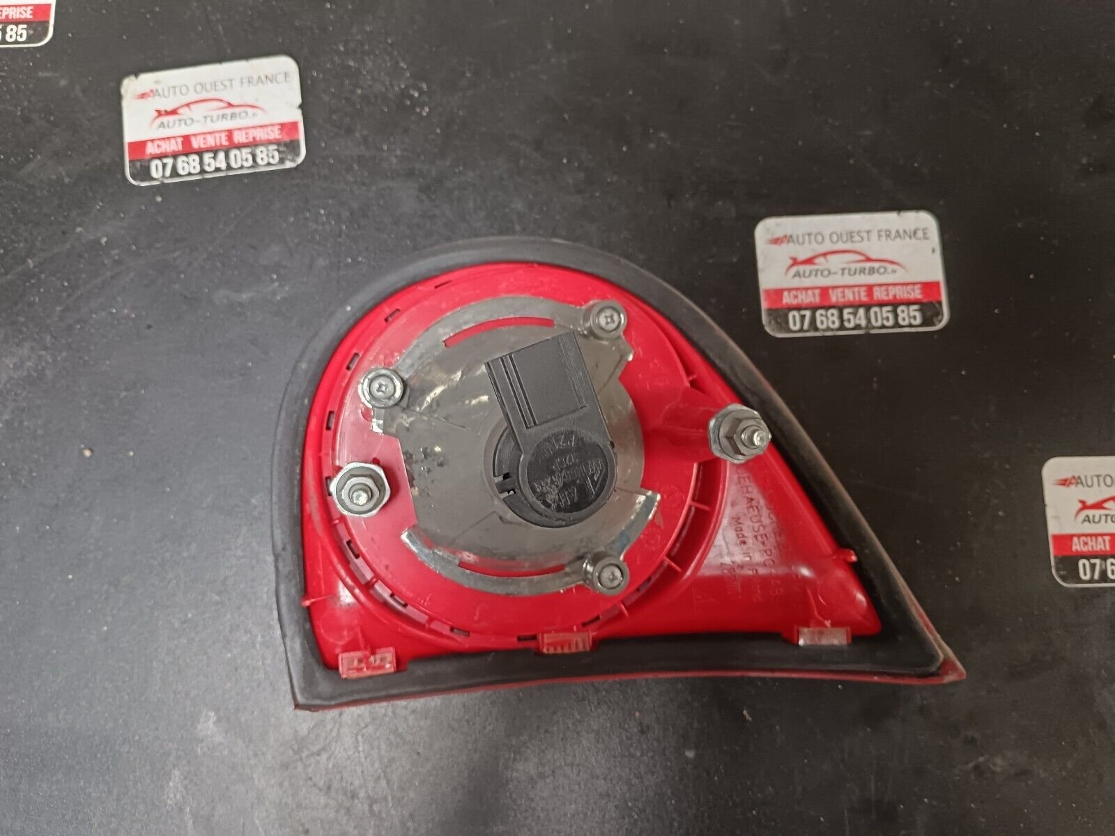 FEU ARRIERE GAUCHE VOLKSWAGEN GOLFV REFERENCE: 285001