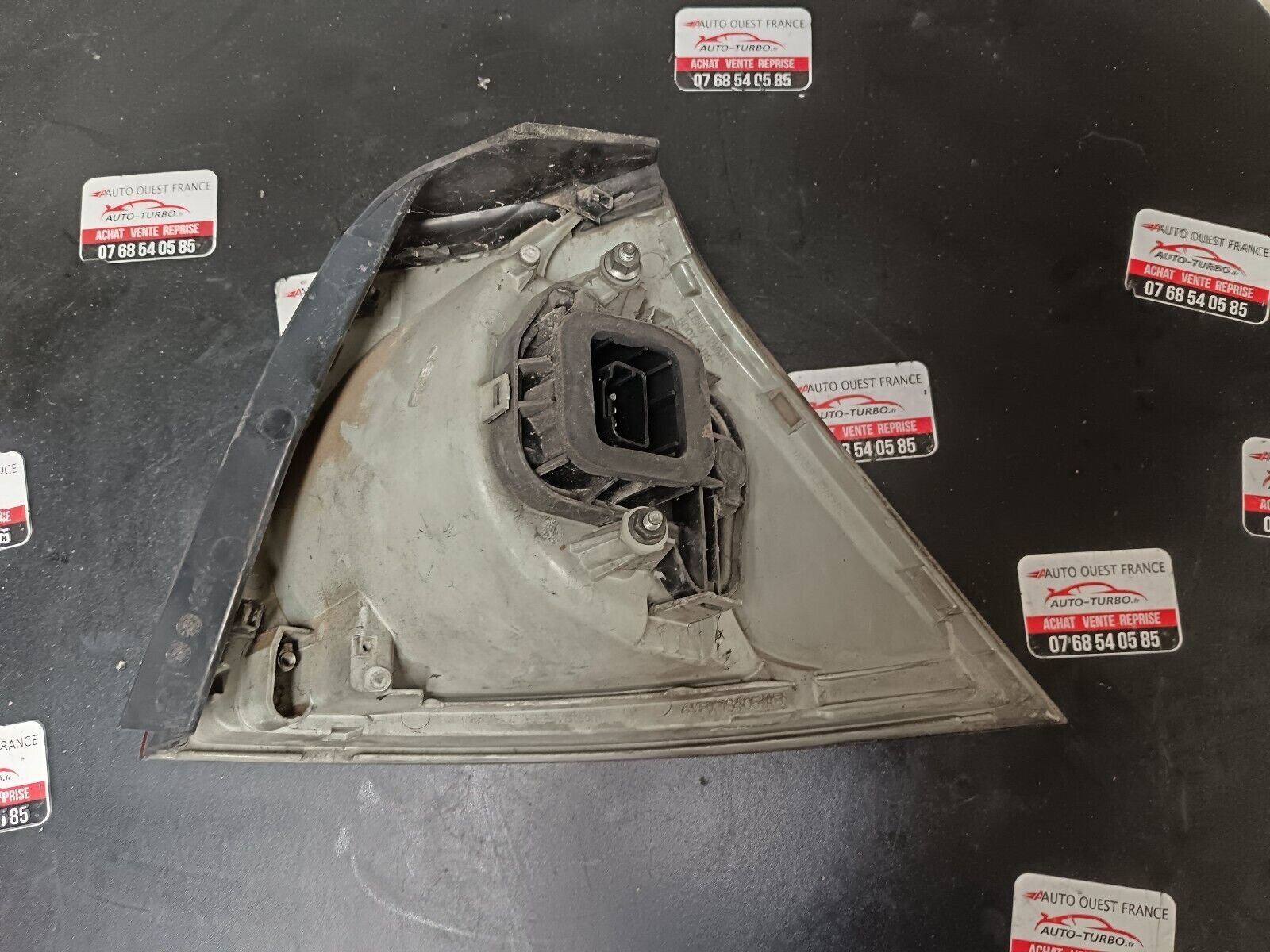 FEU ARRIEREGAUCHE VOLKSWAGEN GOLFV REFERENCE: 4VFX13405