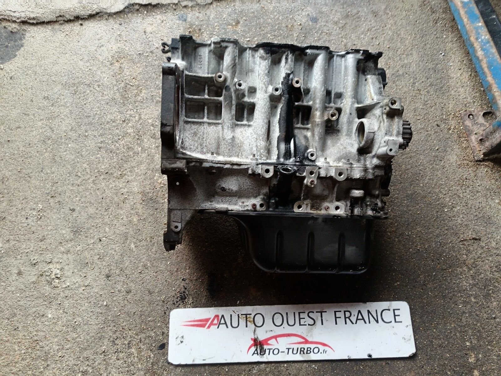 BLOC MOTEUR PEUGEOT 2008 1.6HDI 96CH REFERENCE: 9670461280