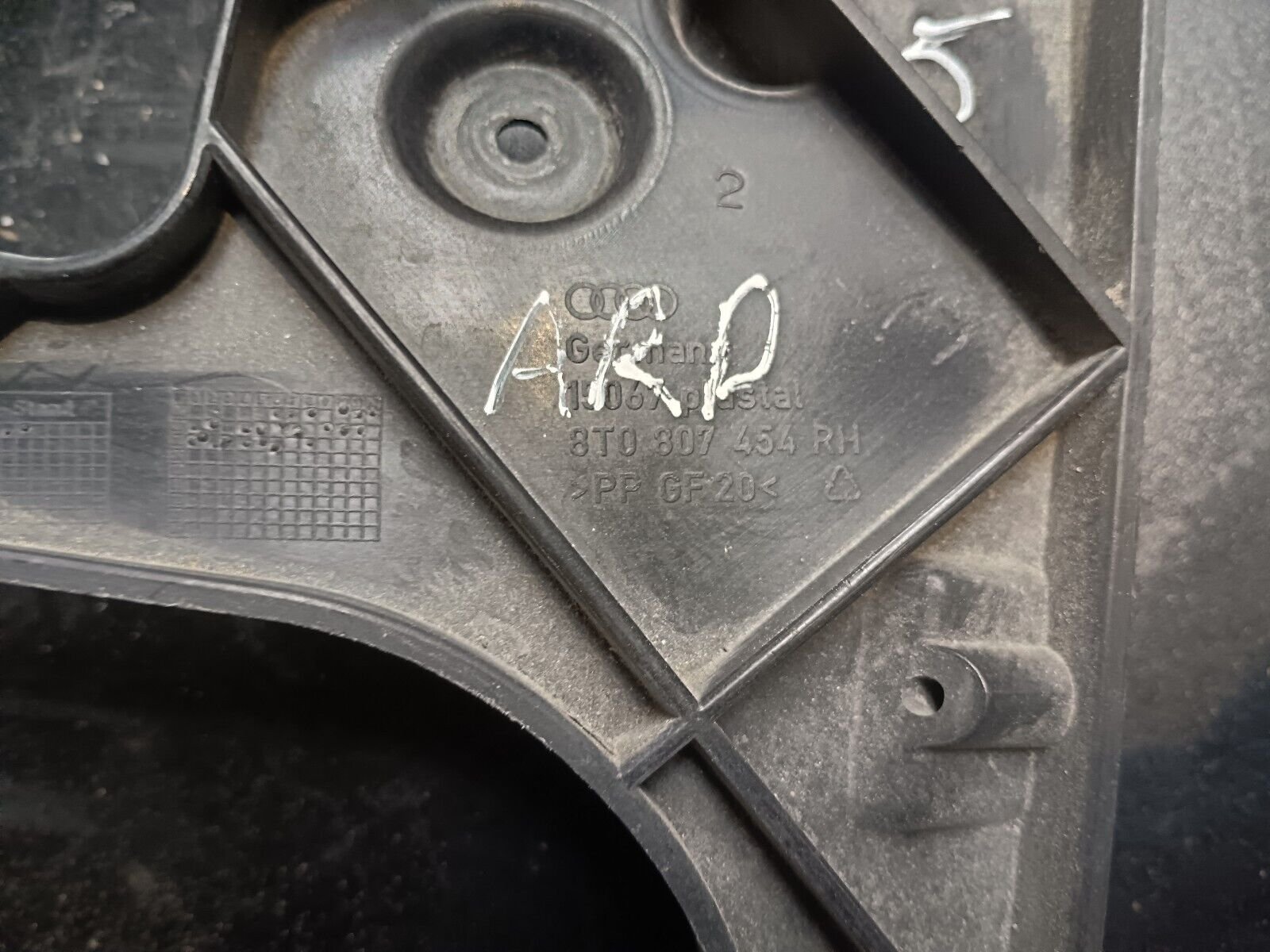 SUPPORT PARE CHOC ARRIERE DROIT AUDI A5 REFERENCE: 8T0807454