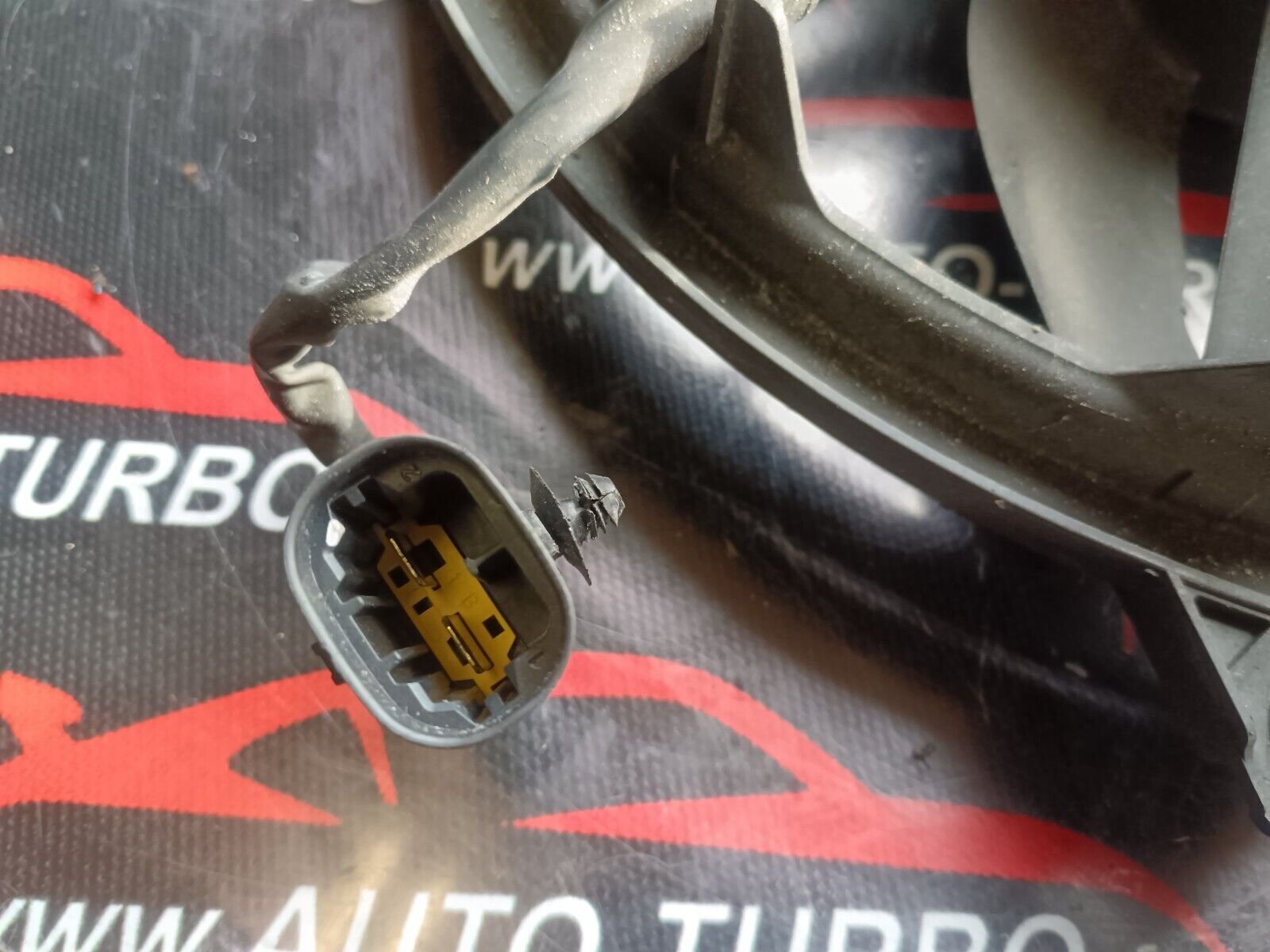 VENTILATEUR PSA CITROEN C4 REFERENCE: 1049874716T