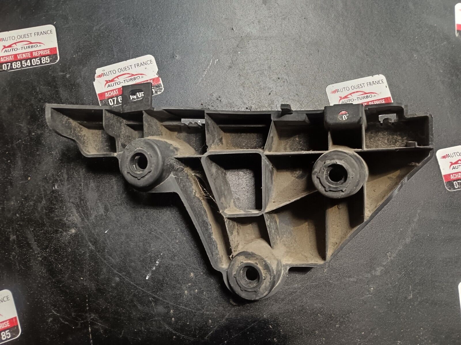 SUPPORT PARE CHOC ARRIERE DROIT PEUGEOT 308SW 2 REFERENCE: 9800920080