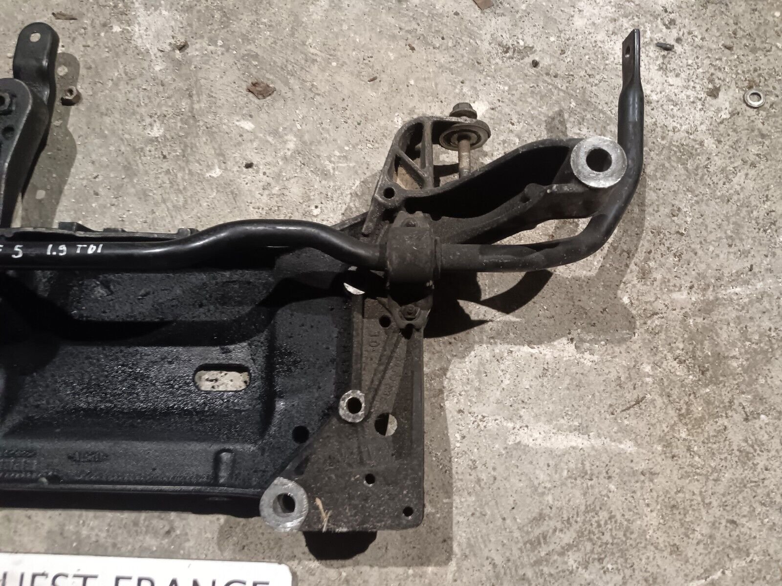 BERCEAU ESSIEU VOLKSWAGEN GOLF V REFERENCE: 1K0199369