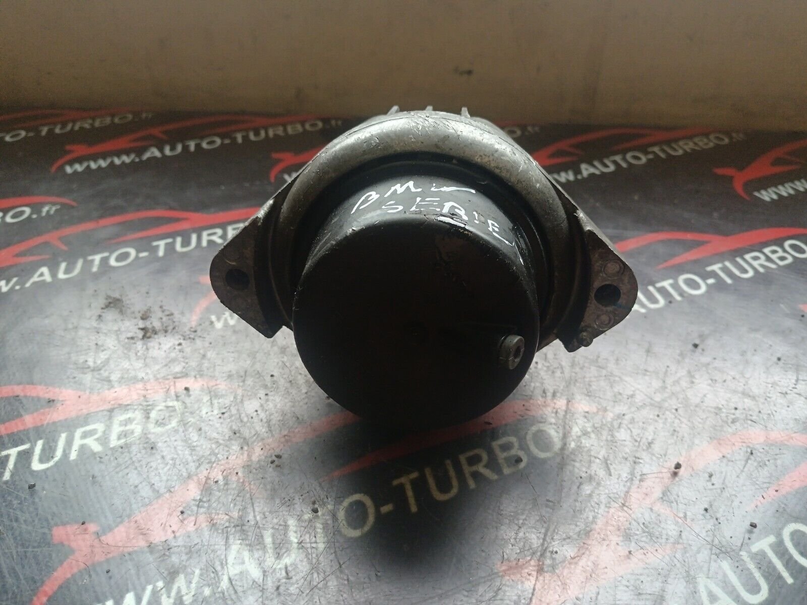 SUPPORT MOTEUR BMW SERIE 1 REFERENCE: 13981112