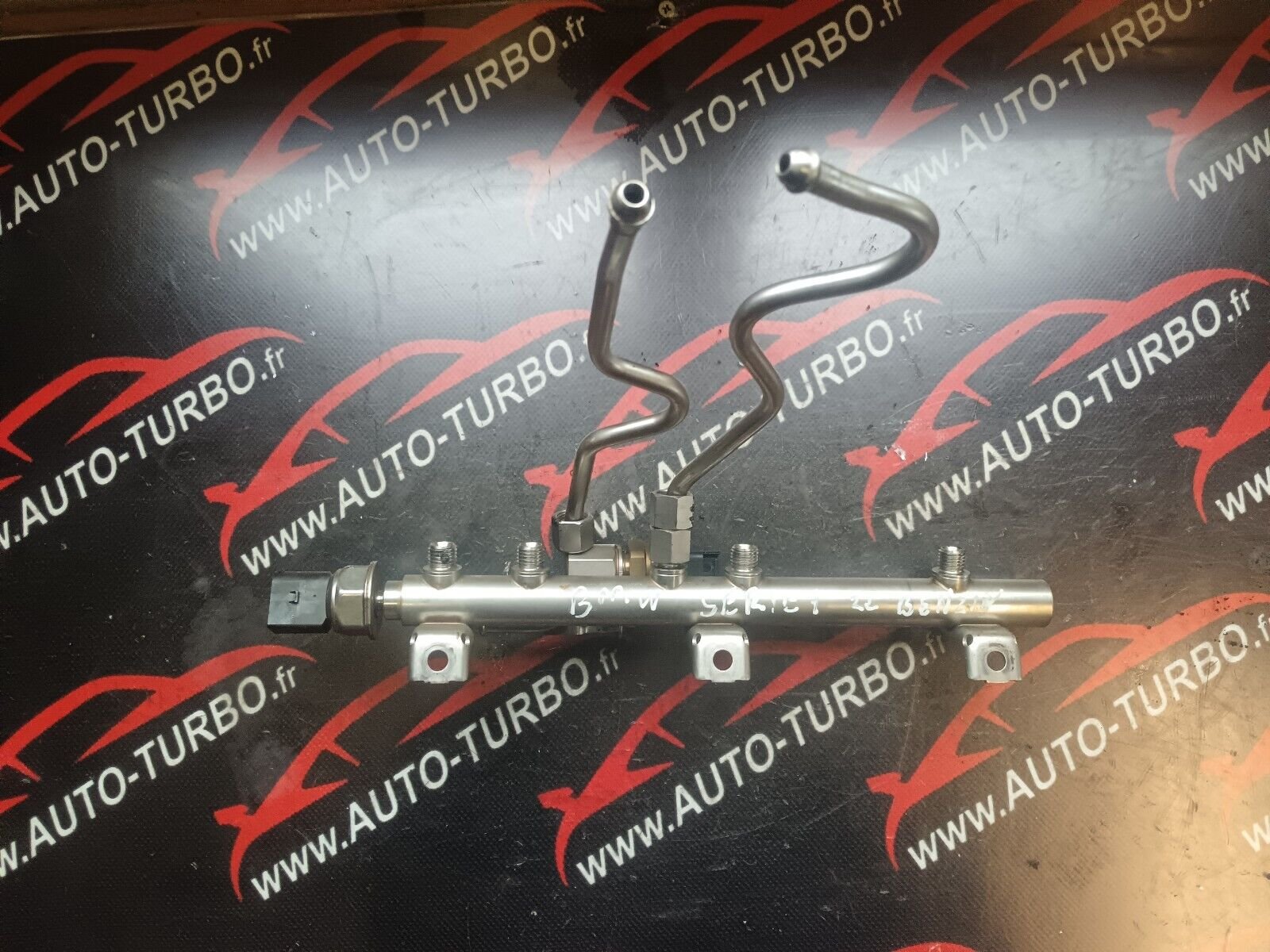 RAMPE D'INJECTION BMW SERIE 1 E87  120i REFERENCE: 7537319