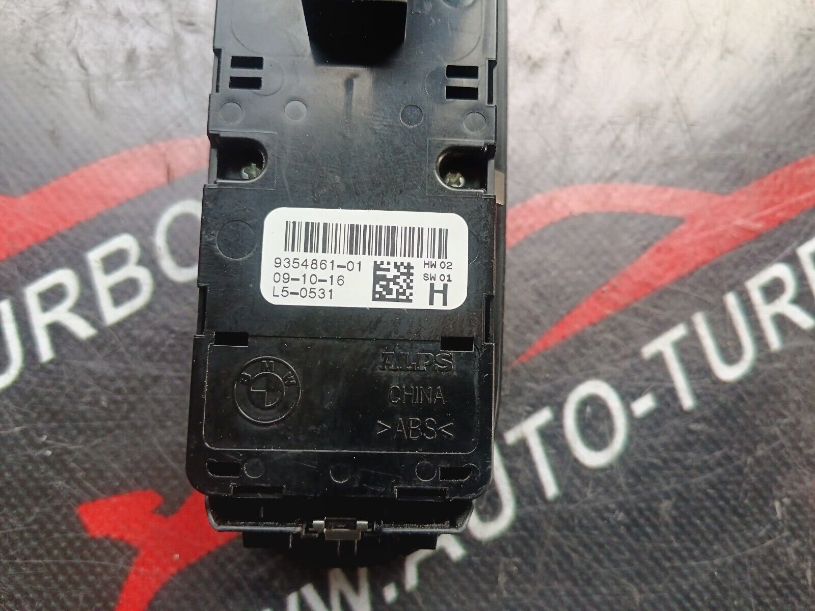 COMMANDE LEVE VITRE AVANT GAUCHE MINI REFERENCE: 9354861