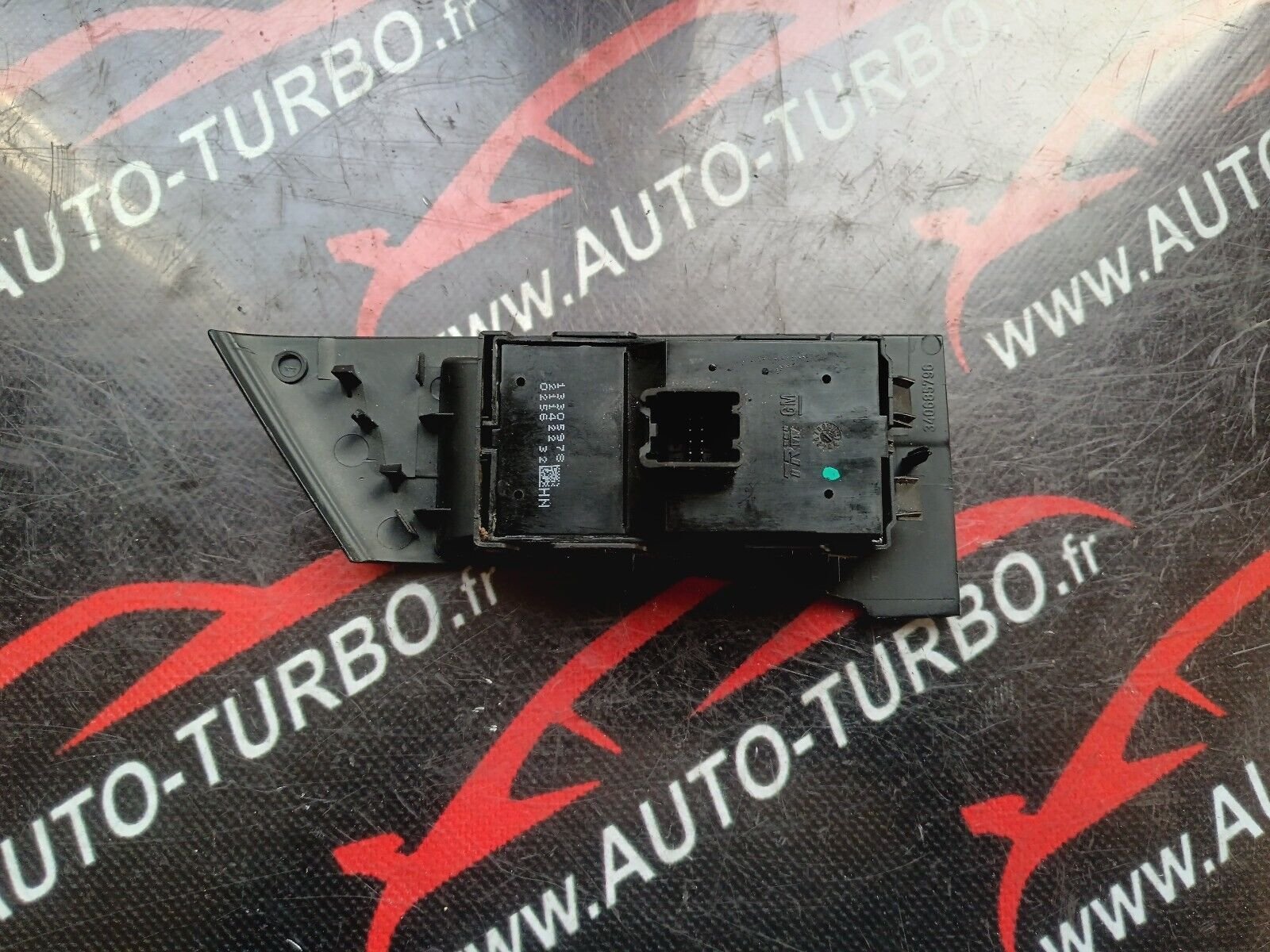 COMMANDE LEVE VITRES AVANT GAUCHE OPEL ASTRA J REFERENCE: 13305978