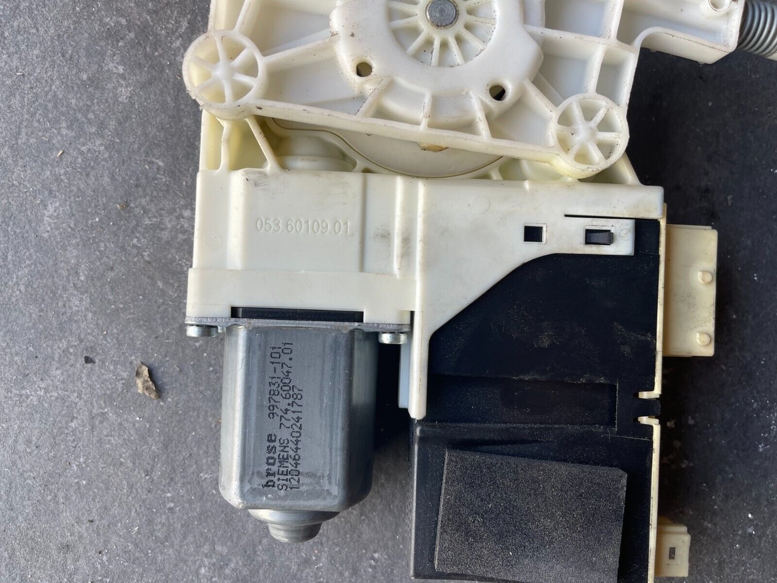 SYSTEME LEVE VITRE CITROEN C4 AVANT DROIT REFERENCE: 0536010901