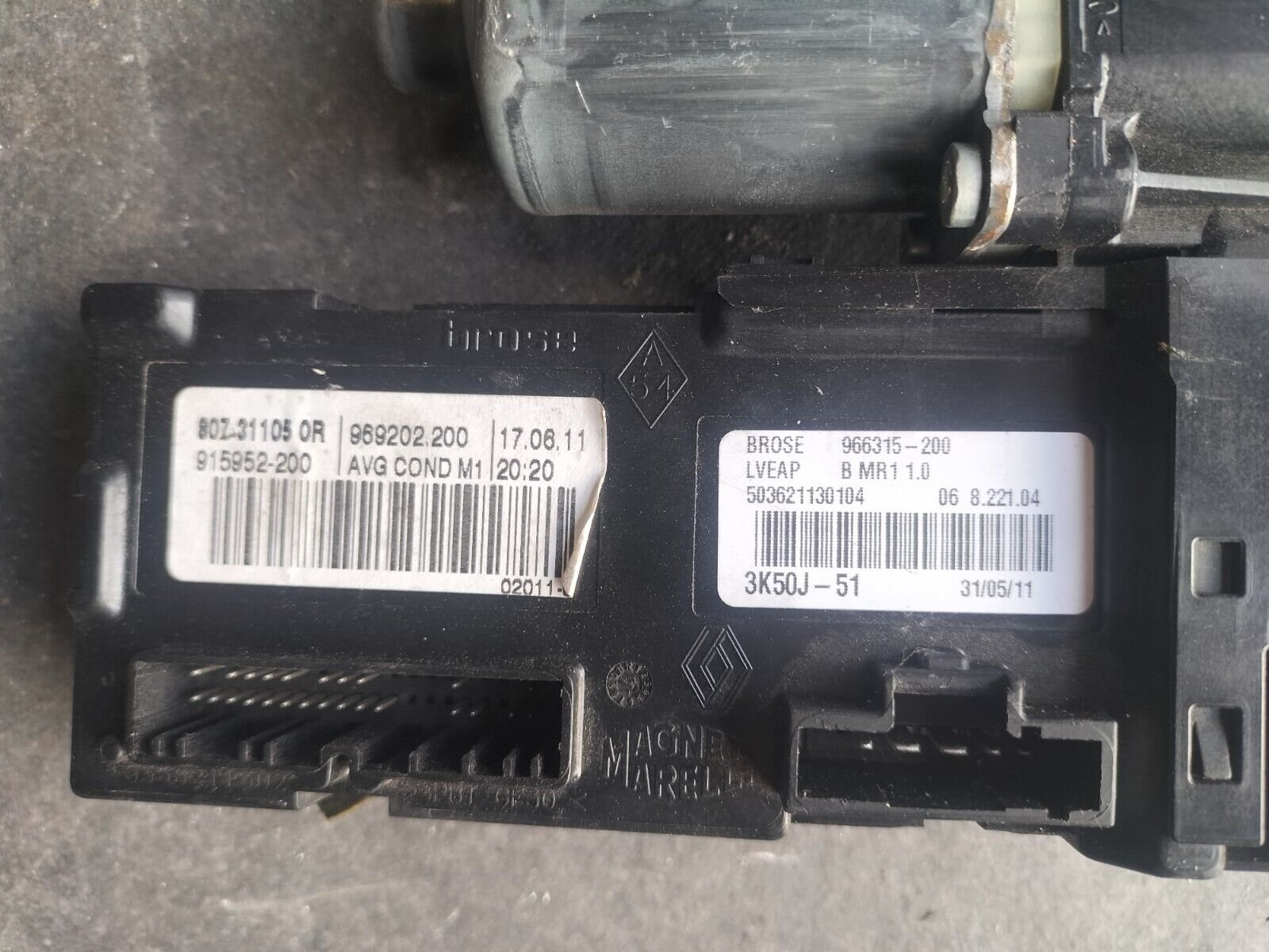 MOTEUR LEVE VITRE AVANT GAUCHE RENAULT SCENIC 3 REFERENCE: 6Q2959801