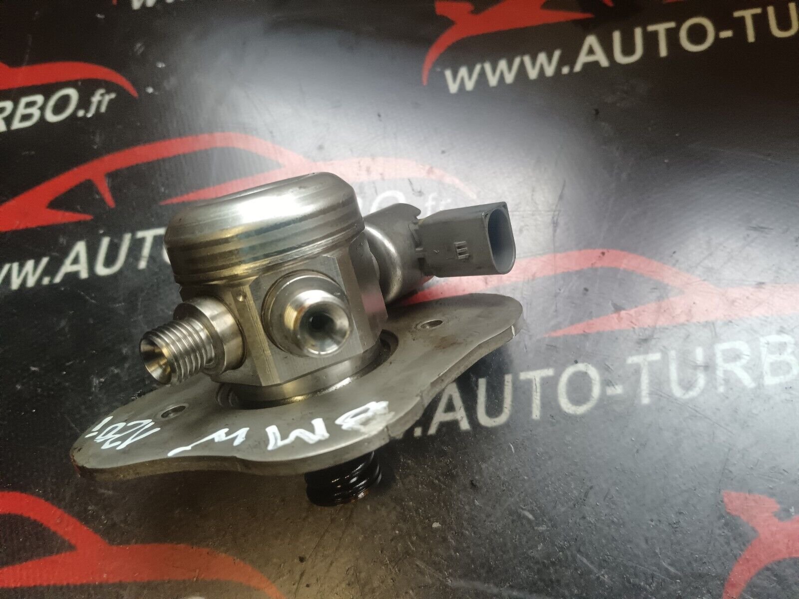 POMPE A CARBURANT BMW SERIE 1 E87  120i REFERENCE: 7562473