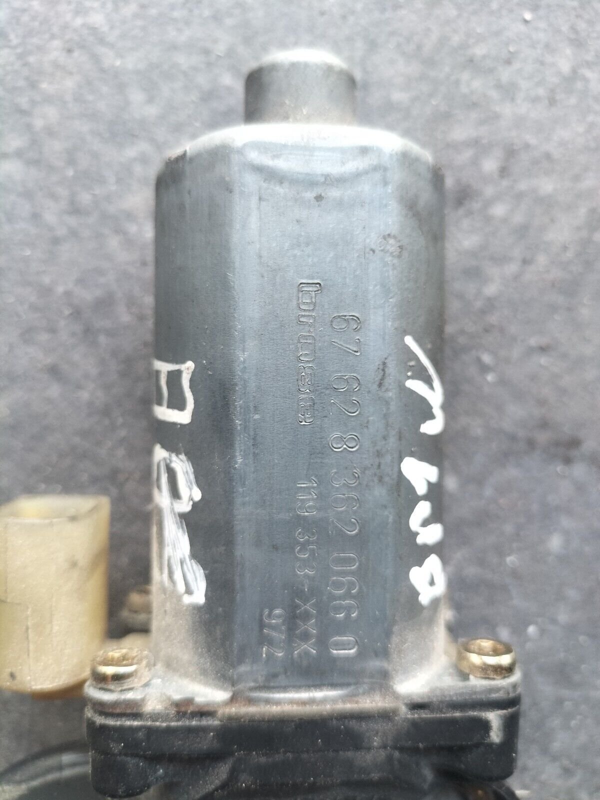 MOTEUR LEVE VITRE ARRIERE GAUCHE BMW SERIE 3 REFERENCE: 0130821727