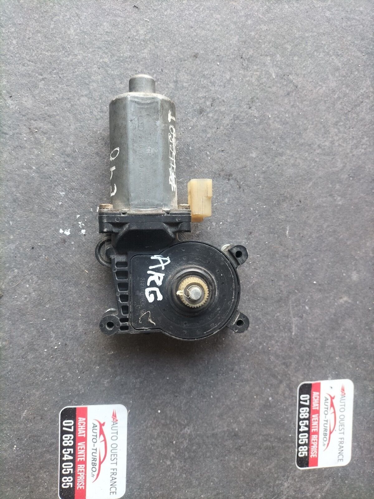 MOTEUR LEVE VITRE ARRIERE GAUCHE BMW SERIE 3 REFERENCE: 0130821727