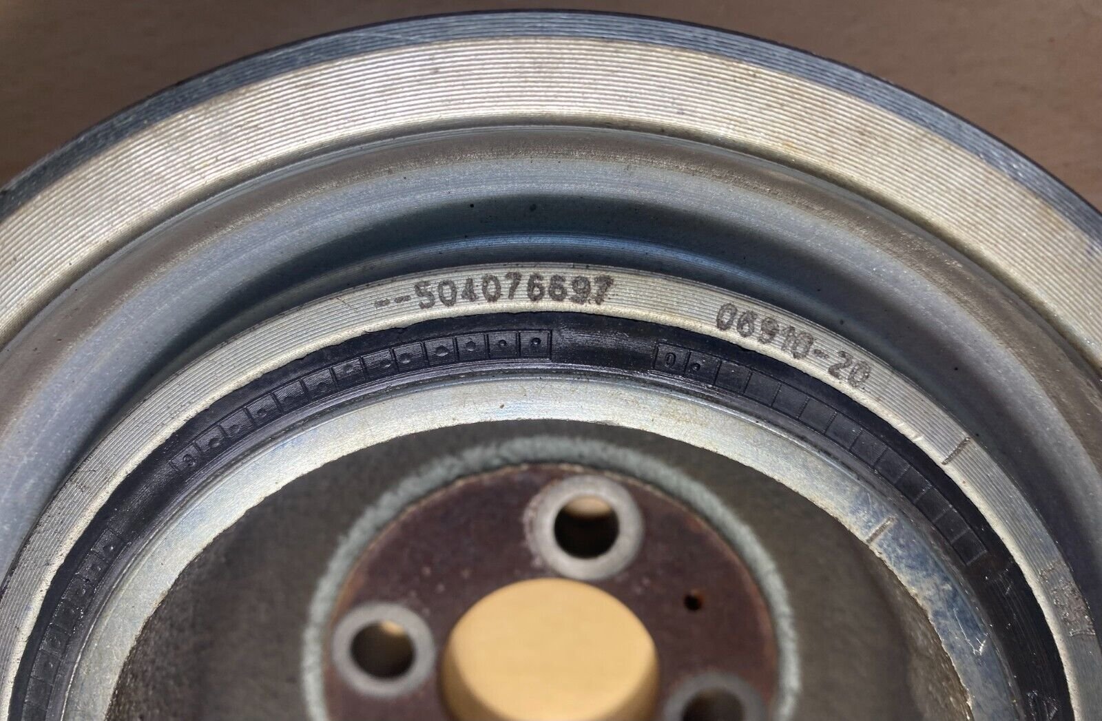 504076697 poulie de vilebrequin pour FIAT IVECO 2.3 120 CV