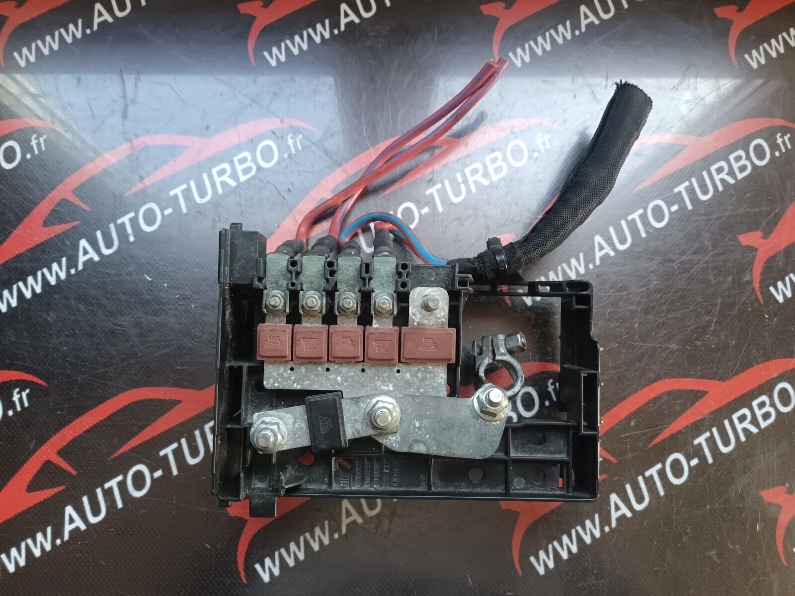 BOITIER FUSIBLE OPEL ASTRA 1.9CDTI REFERENCE: 365927271