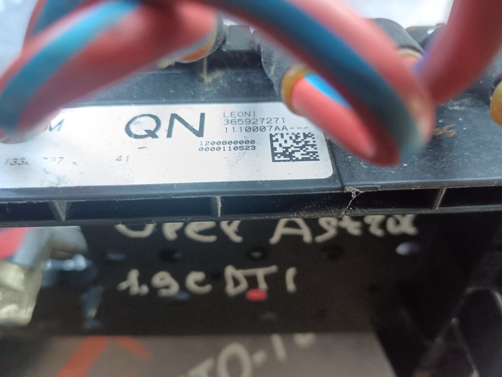 BOITIER FUSIBLE OPEL ASTRA 1.9CDTI REFERENCE: 365927271