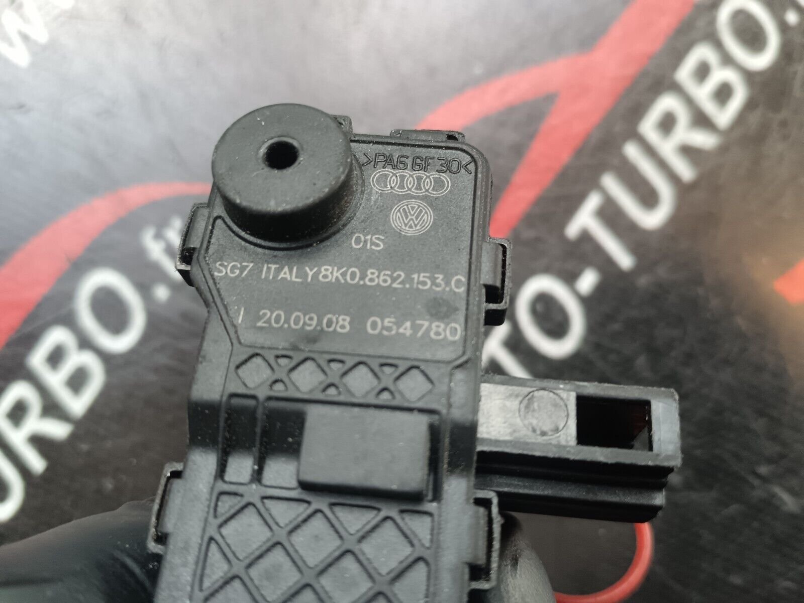 MECHANISME DE VERROILLAGE DE LA TRAPPE  AUDI A5 REFERENCE: 8K0862153