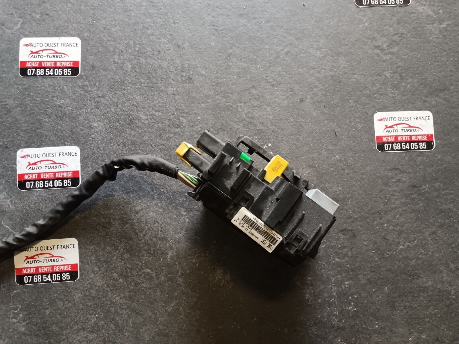 BOITIER FUSIBLES PSA BLUEHDI PEUGEOT 308II SW REFERENCE: 9806192580