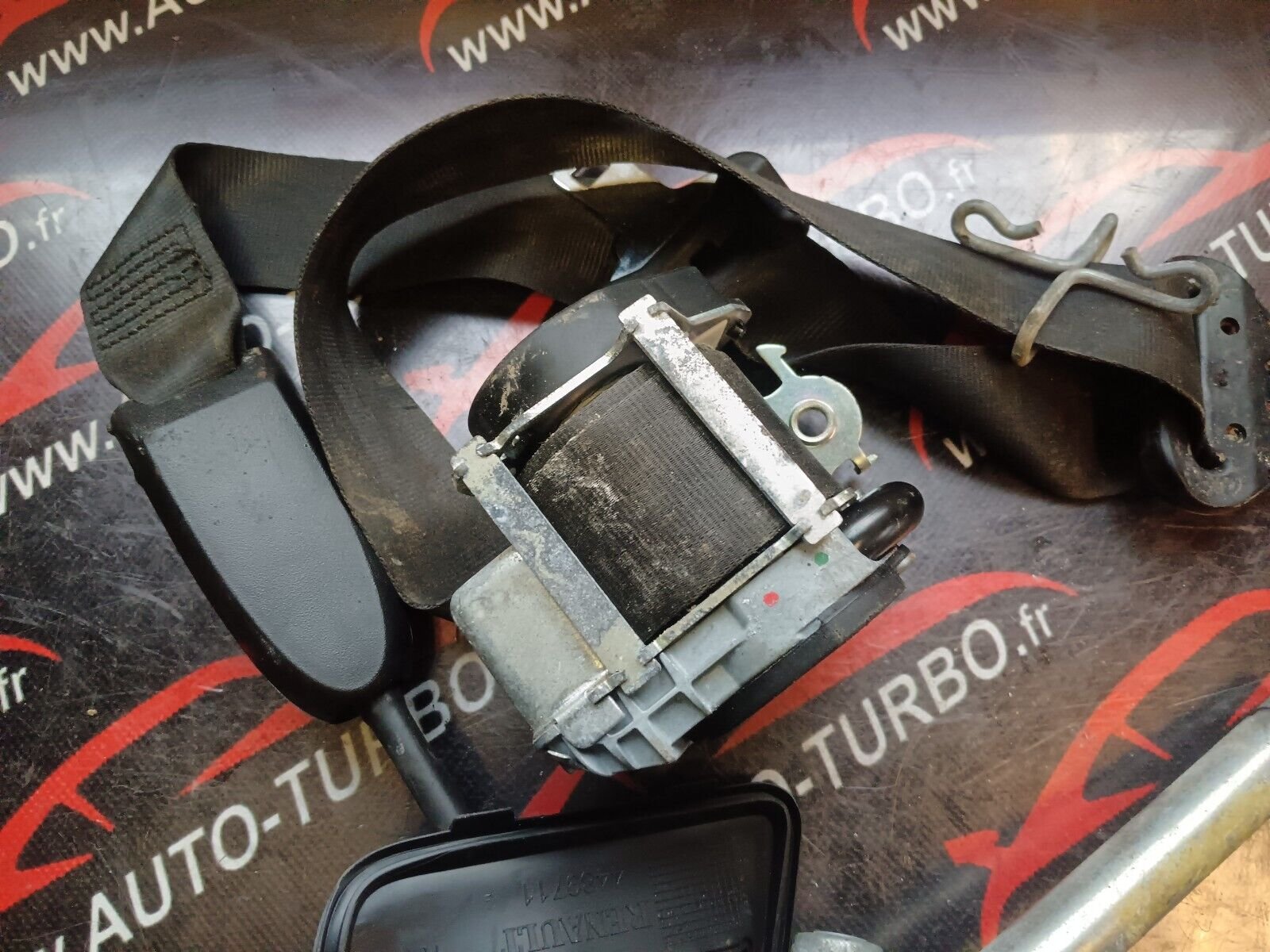 CEINTURE DE SECURIUTE AVANT DROIT  RENAULT SCENIC 3 REFERENCE: 5507746