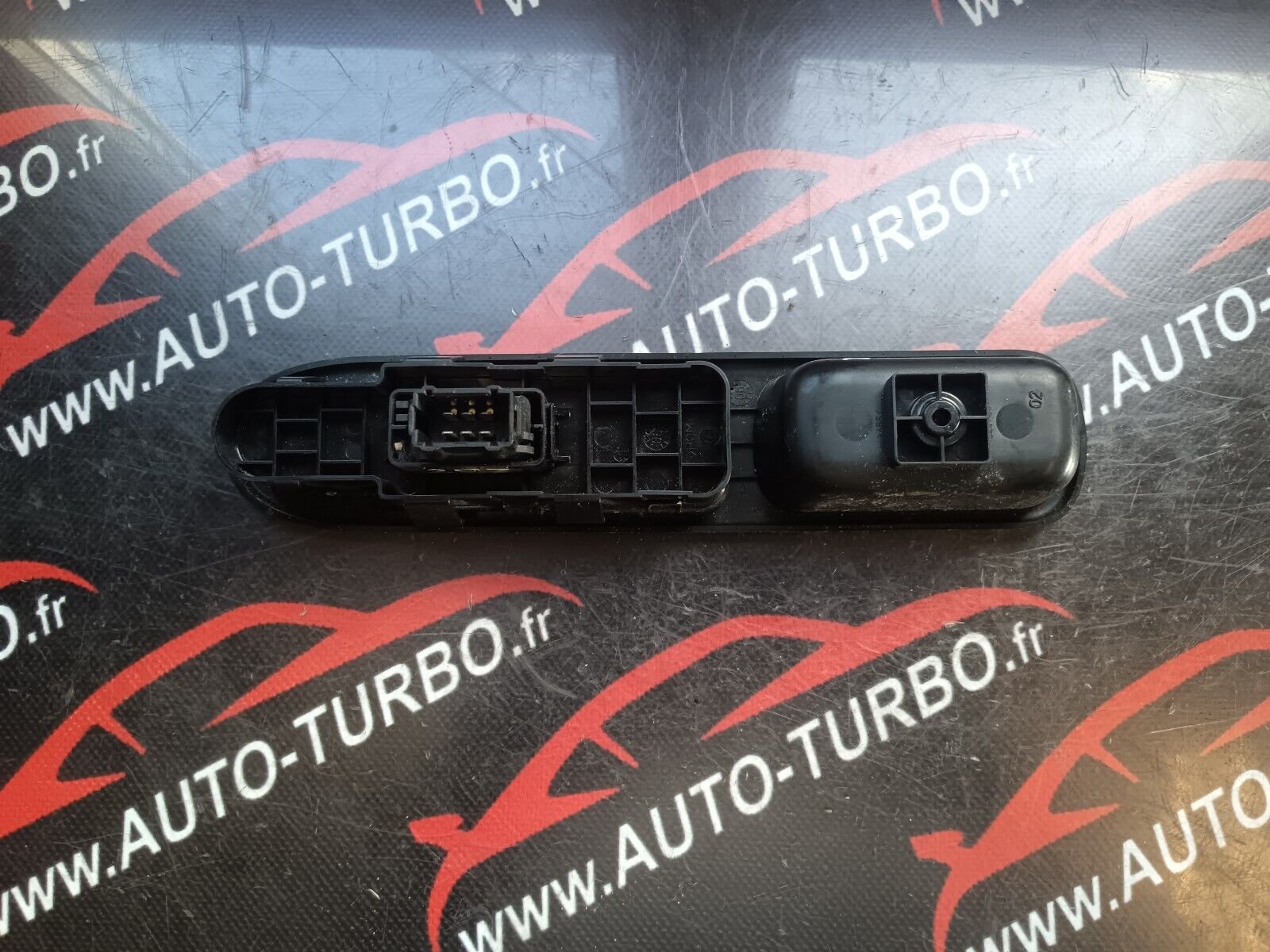 COMMANDE LEVE VITRES AVANT DROIT PEUGEOT 207