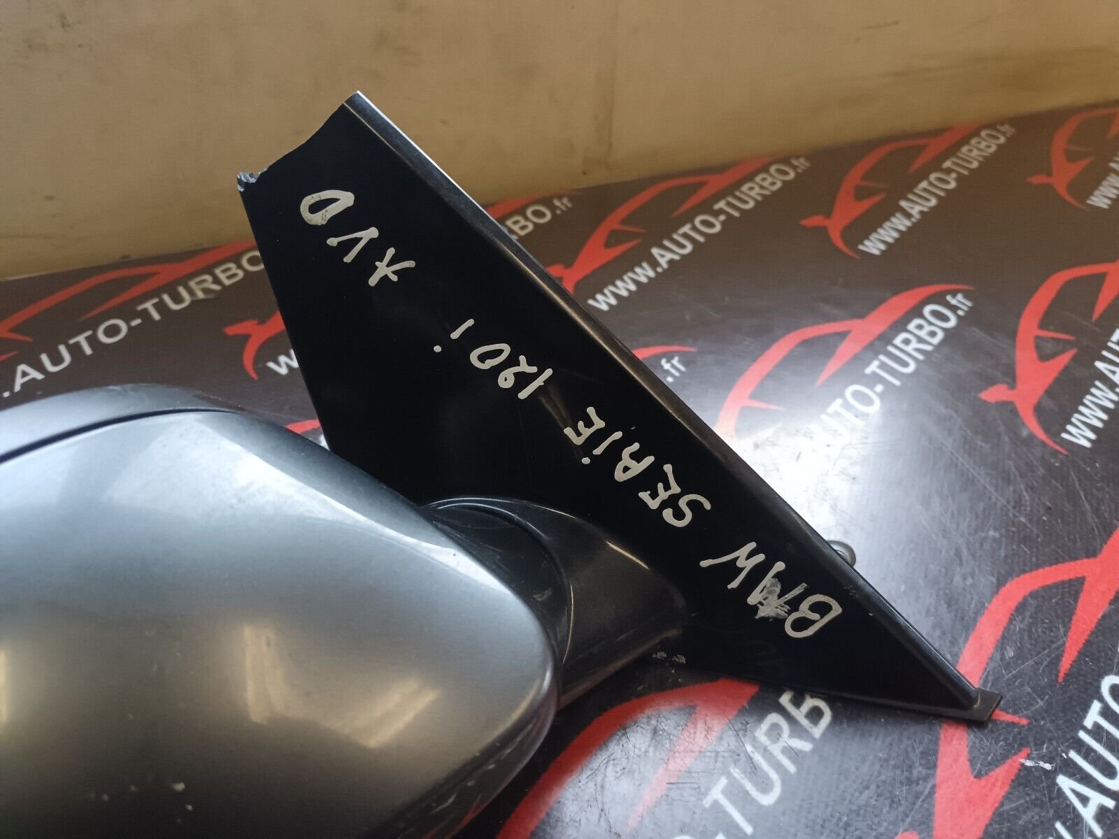 RETROVISEUR DROIT ABIME VOIR SUR LA PHOTO BMW SERIE 1 120i E87