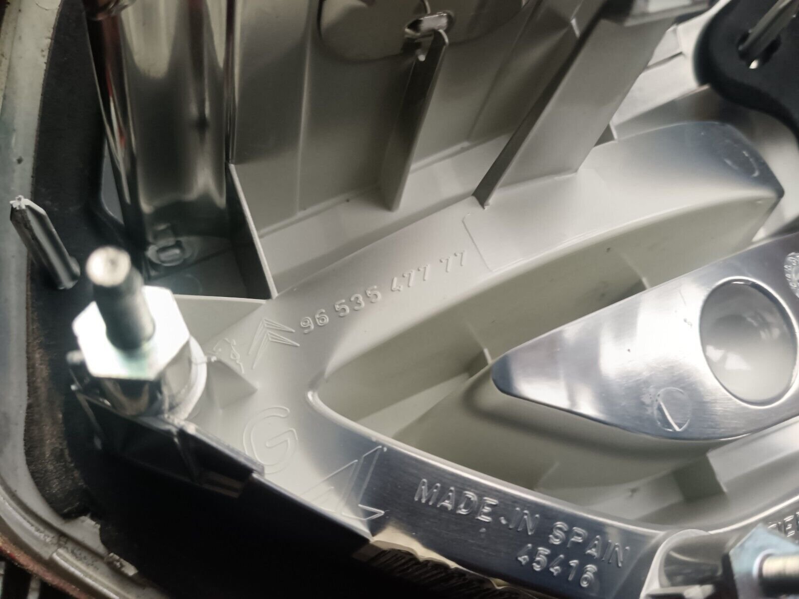 FEU ARRIERE GAUCHE CITROEN C4 PICASSO REFERENCE: 9653547777