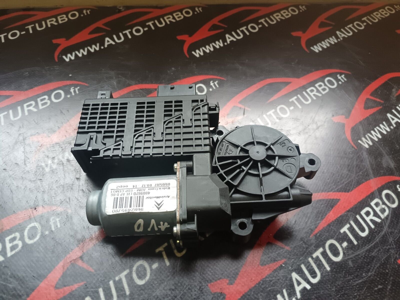 MOTEUR LEVE VITRE AVANT DROIT CITROEN C4 PICASSO REFERENCE: 9682495780