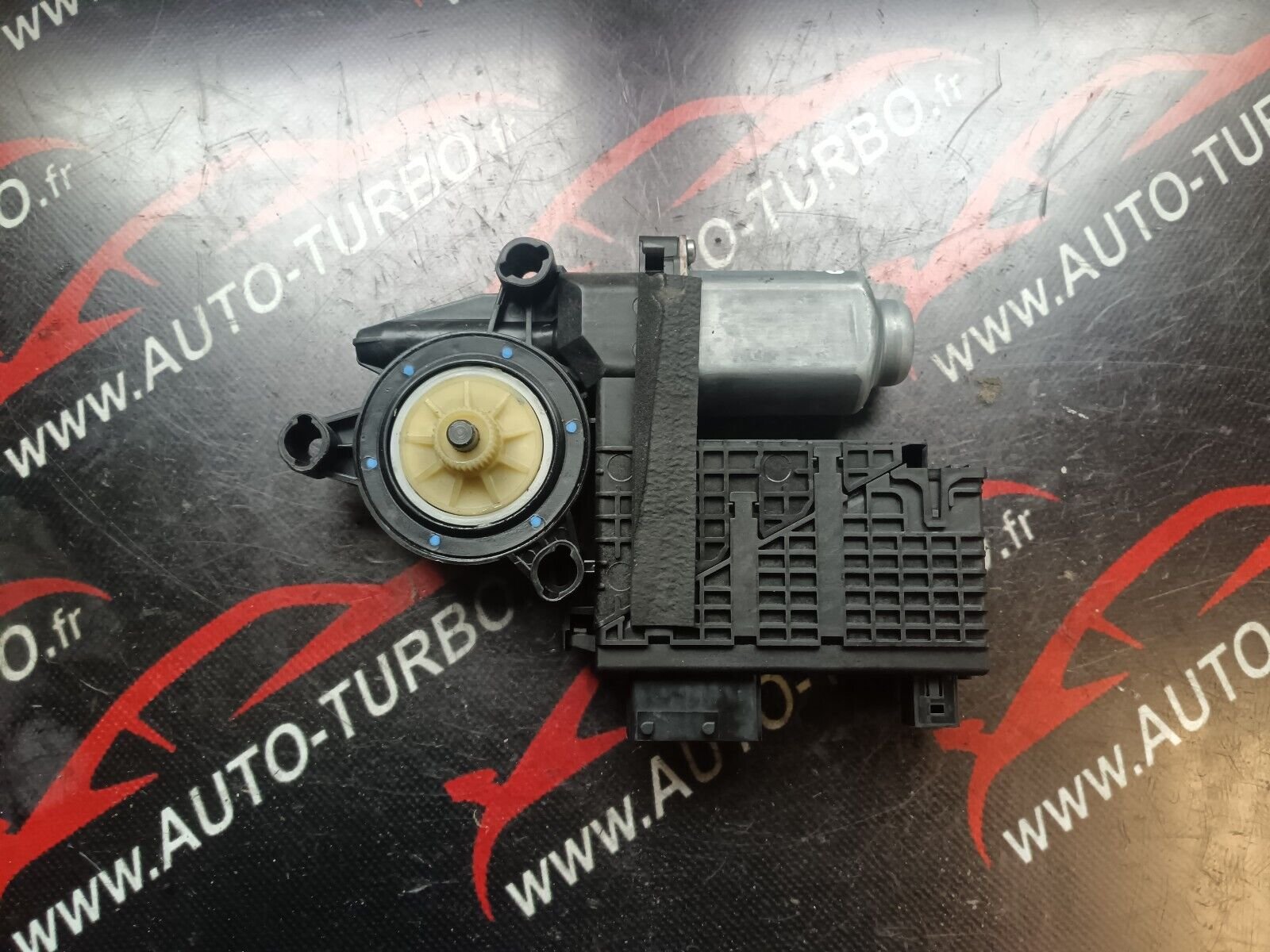 MOTEUR LEVE VITRE AVANT GAUCHE CITROEN C4 PICASSO REFERENCE: 9682495880