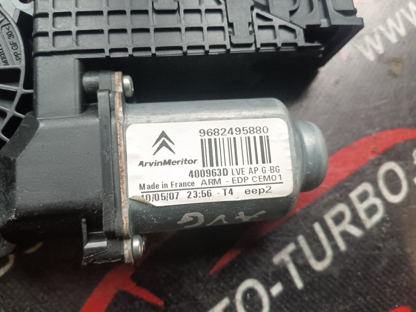 MOTEUR LEVE VITRE AVANT GAUCHE CITROEN C4 PICASSO REFERENCE: 9682495880