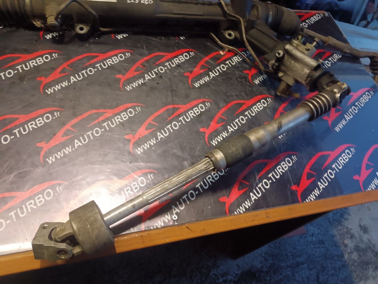 CREMAILLERE DE DIRECTION ASSISTE BMW 525 E60 REFERENCE: 7853501233