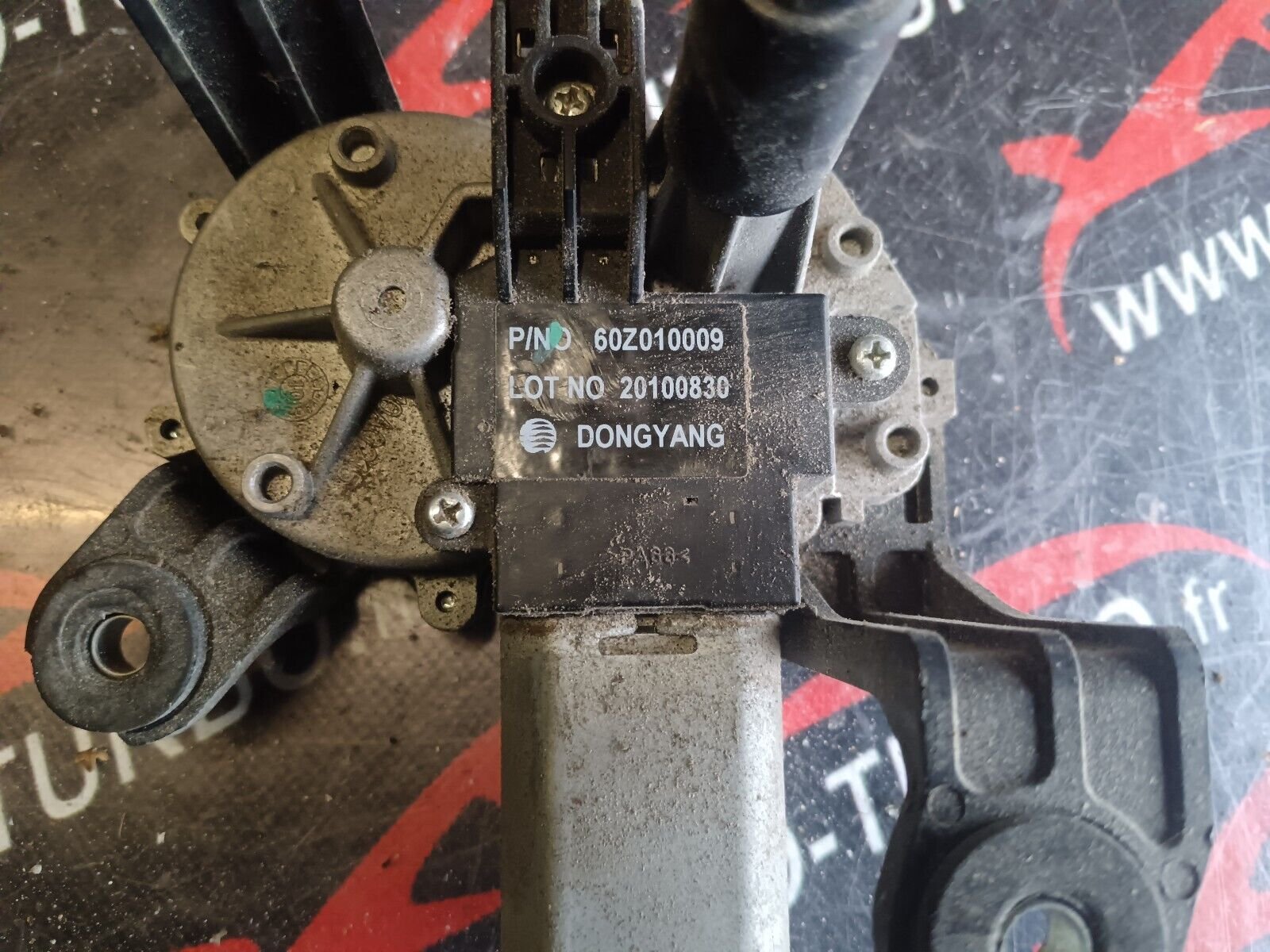 MOTEUR ESSUIE GLACE ARRIERE OPEL ASTRA J REFERENCE: 60Z010009