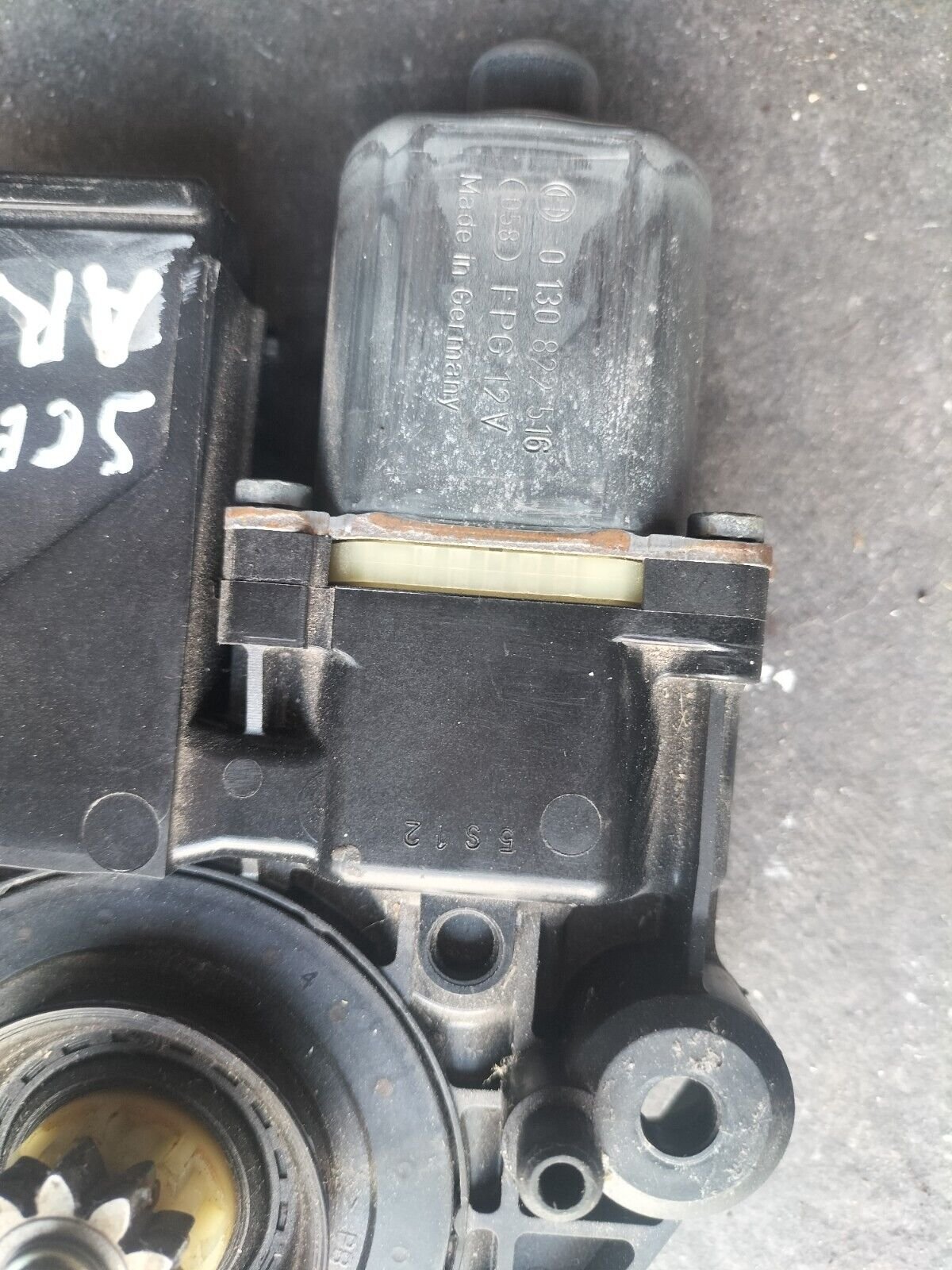 MOTEUR LEVE VITRE AVANT DROIT RENAULT SCENIC 3 REFERENCE: 82730317