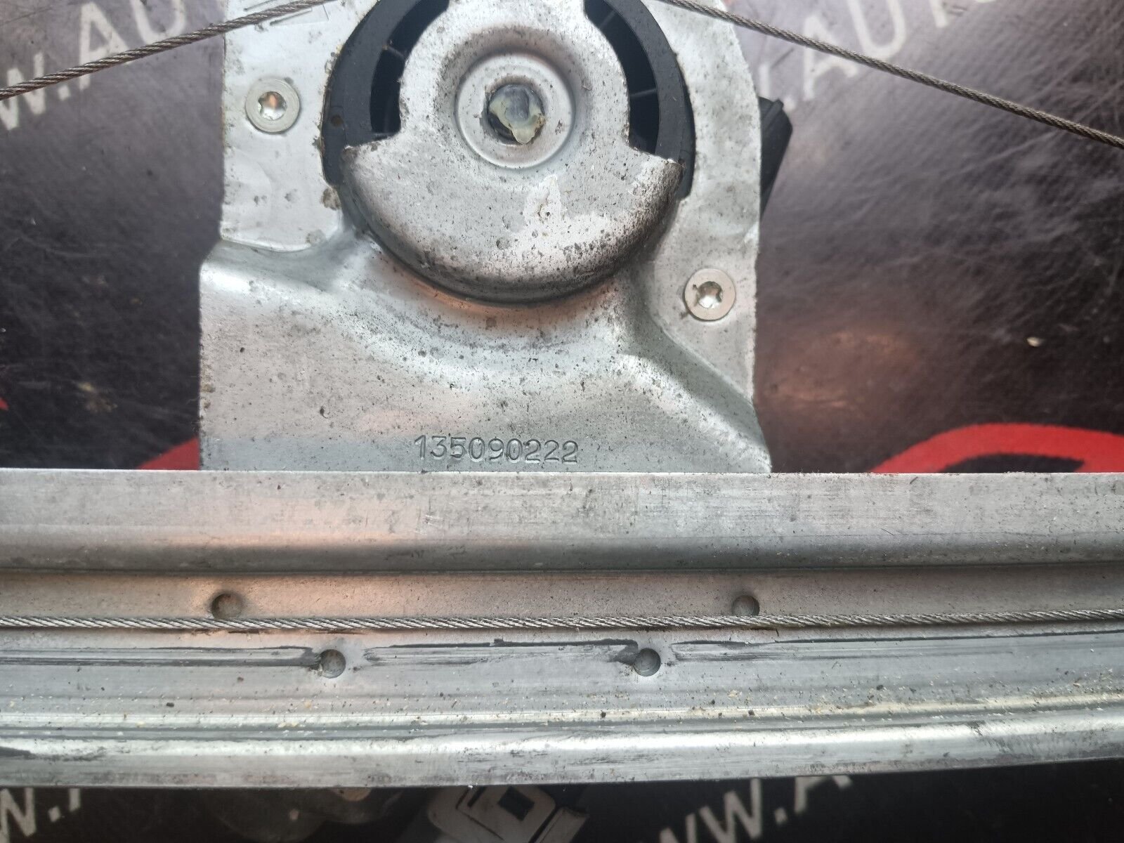 MECHANISME LEVE GLACE AVEC MOTEUR ARRIERE GAUCHE C4 PICASSO REFERENCE: 135090222