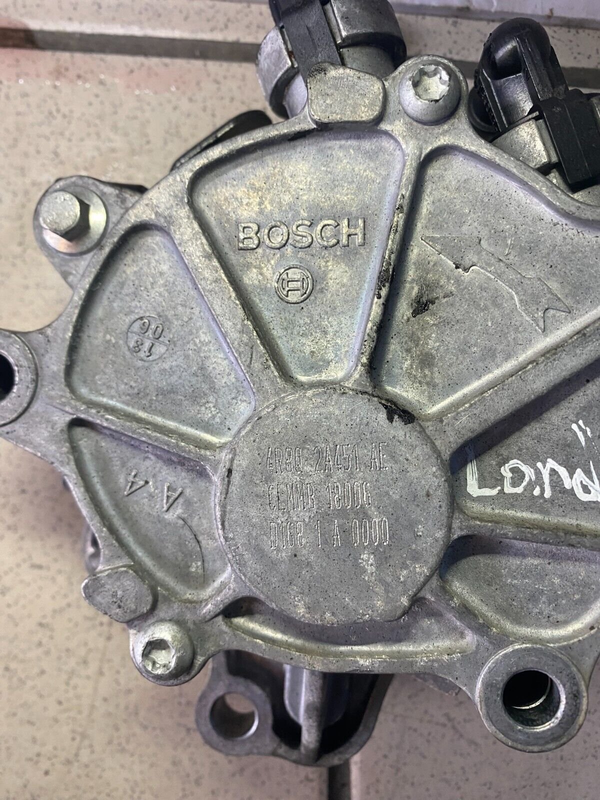 4R8Q2A451AE pompe à vide pour LAND ROVER 2.7 D 190 CV