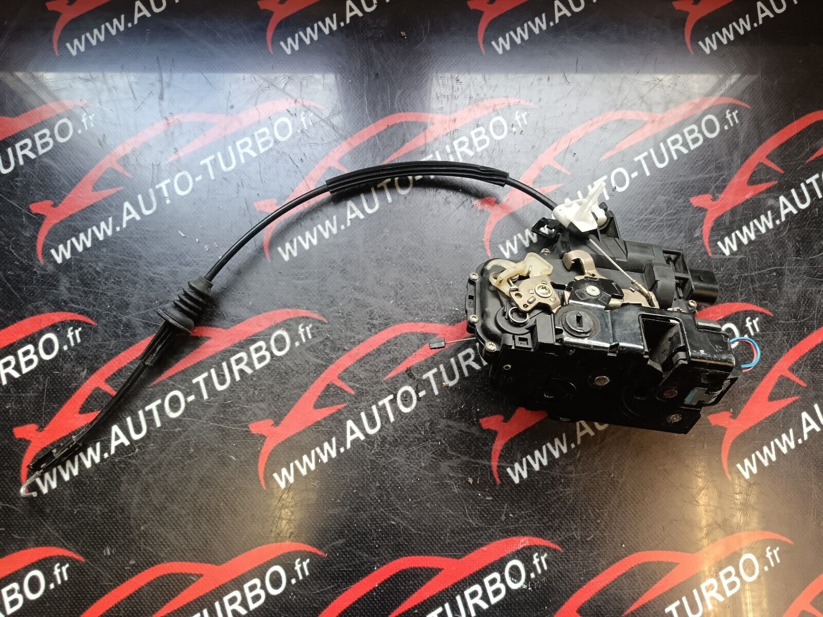 SERRURE DE HAYON VOLKSWAGEN IV REFERENCE: 3B4839015