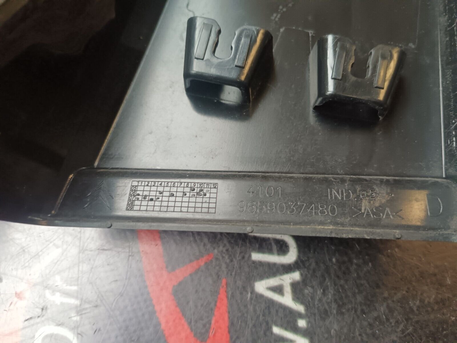 MOULURE DROIT CITROEN C4 PICASSO REFERENCE: 9659037480