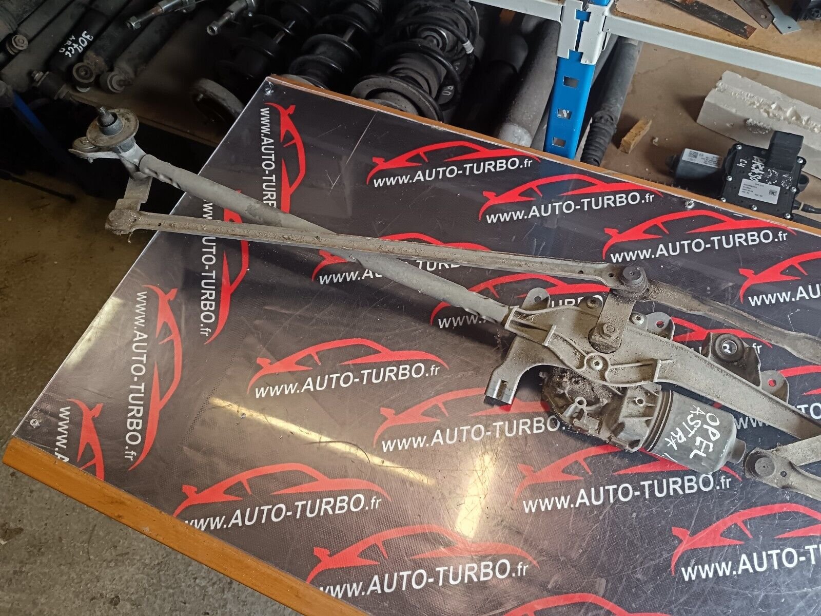 MOTEUR ESSUIE GLACE OPEL ASTRA J REFERENCE: 1397220623