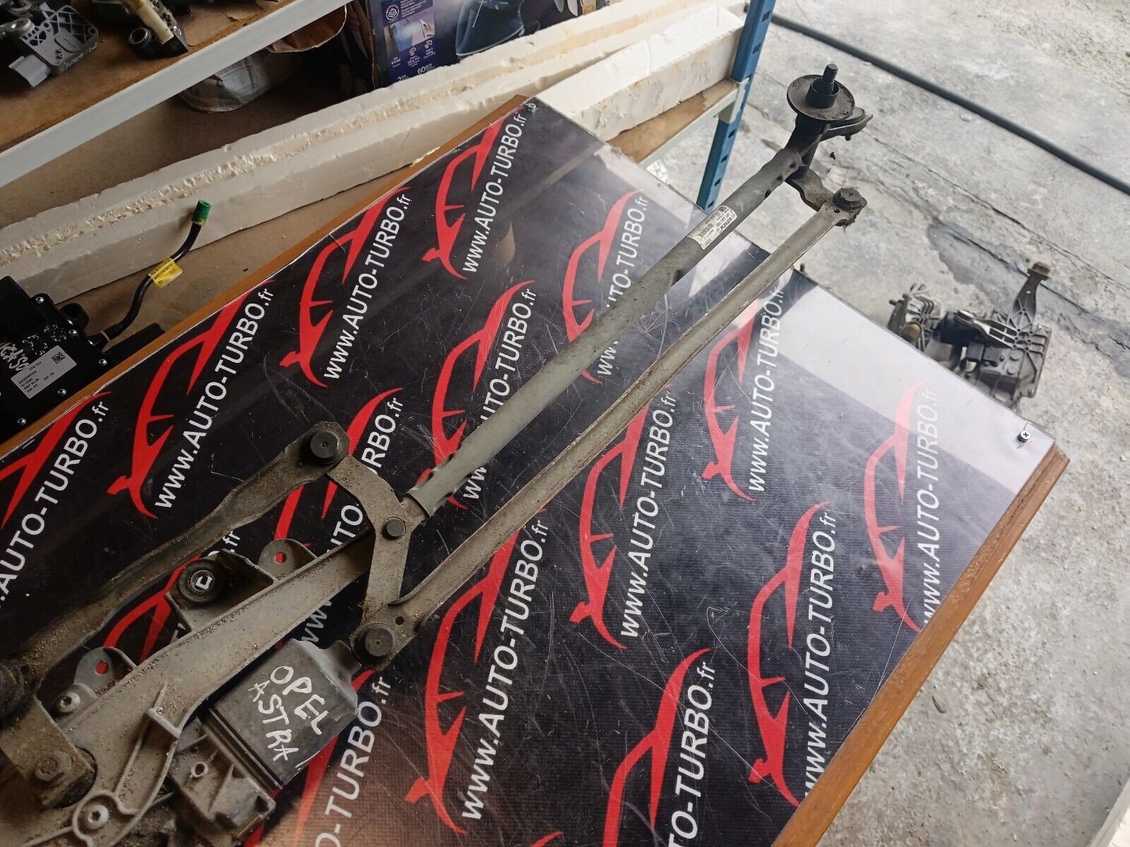 MOTEUR ESSUIE GLACE OPEL ASTRA J REFERENCE: 1397220623