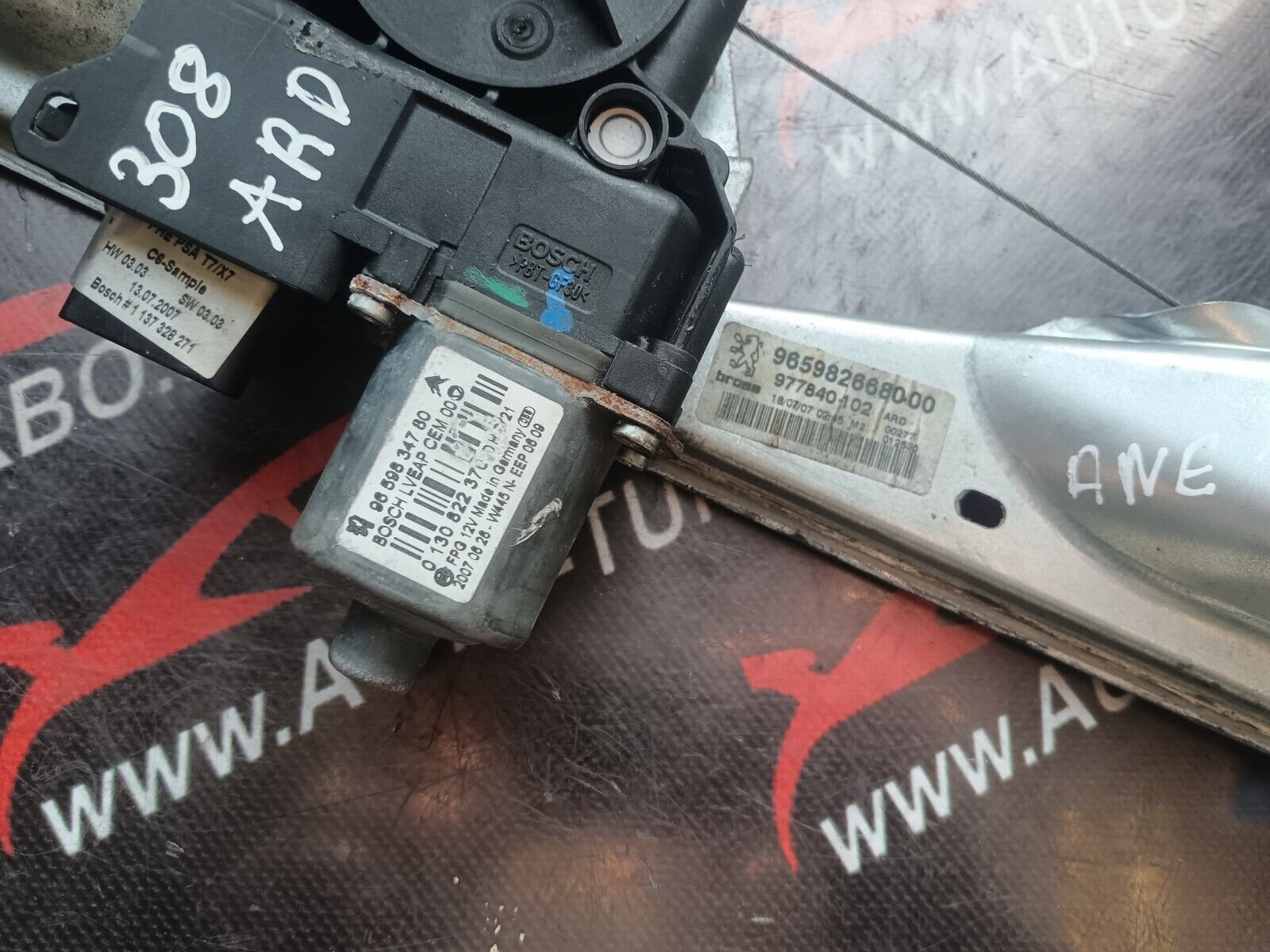 MECHANISME LEVE GLACE AVEC MOTEUR ARRIERE DROIT PEUGEOT308 REFERENCE: 9659826680