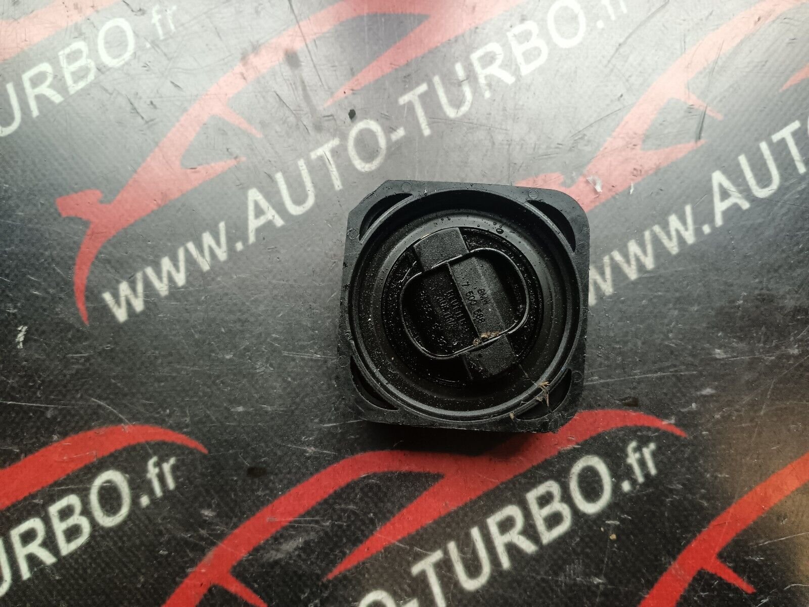 BOUCHON DE REMPLISSAGE D'HUILE BMW SERIE1 E87 REFERENCE: 7500568