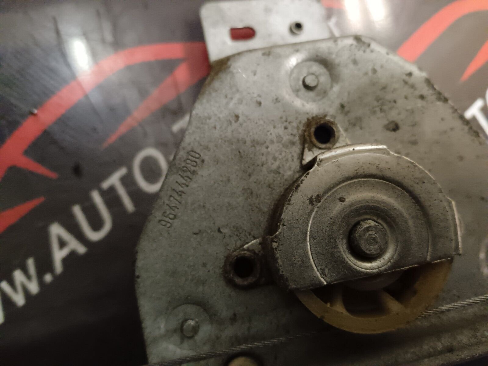 MECHANISME LEVE VITRE AVEC MOTEUR CITROEN C4 ARRIERE DROIT REFERENCE: 9647444280