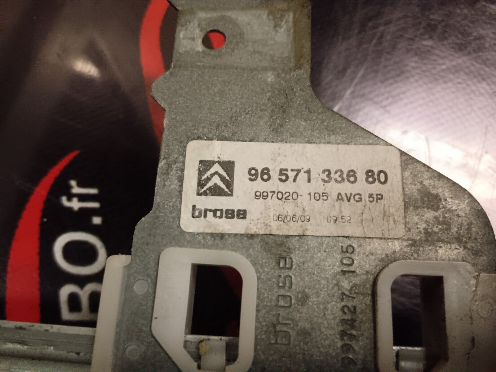 MECHANISME LEVE VITRE AVEC MOTEUR CITROEN C4 AVANT GAUCHE REFERENCE: 9657133680