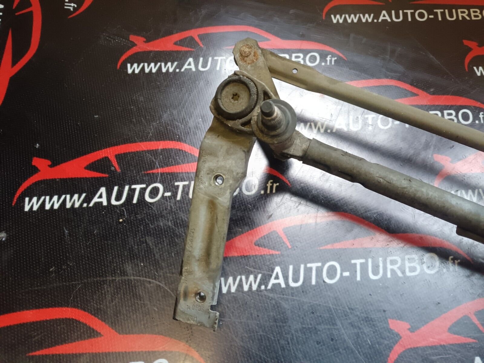 MOTEUR ESSUIE GLACE AVANT VOLKSVAGEN GOLF V REFERENCE: 1K1955023G