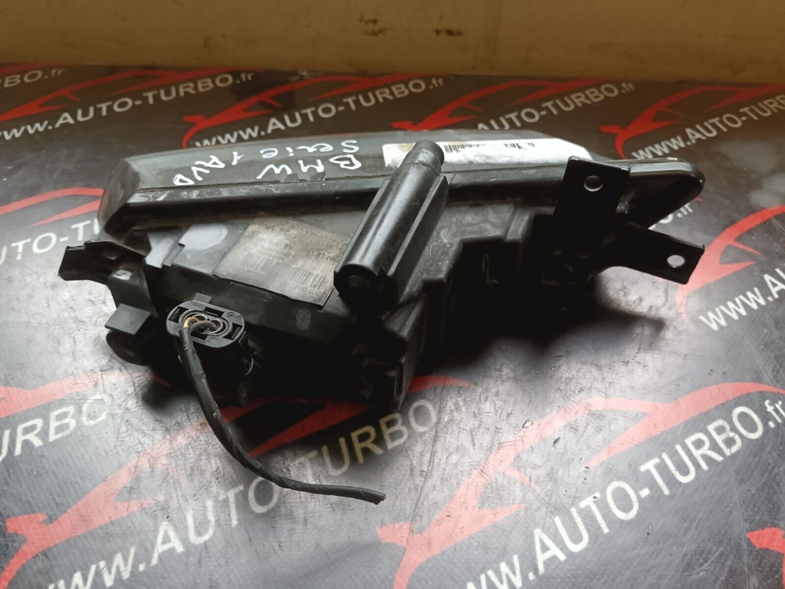 FEU ANTI BROUILLARD DROIT BMW SERIE 1 E87 120i REFERENCE: 7181288