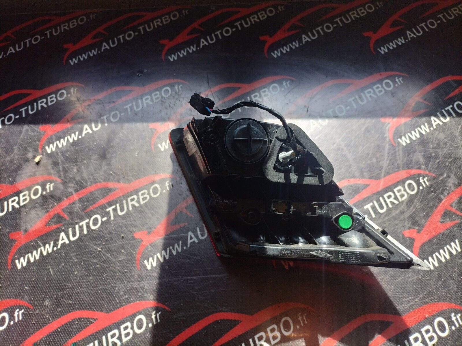 FEUX ARRIERE SECONDAIRE GAUCHE PEUGEOT 308 PHASE 2 9677818380, 81260101