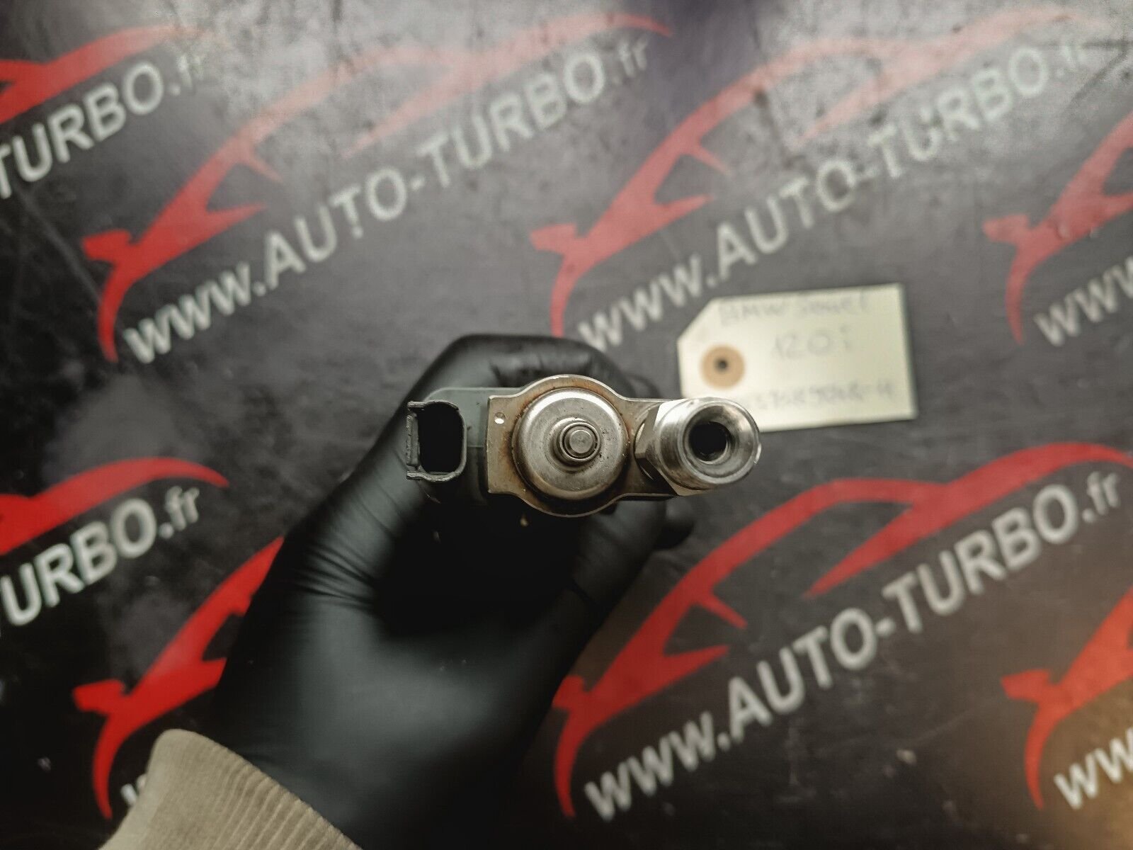 INJECTEUR DE CARBURANT BMW SERIE 1 120i REFERENCE: 7589048